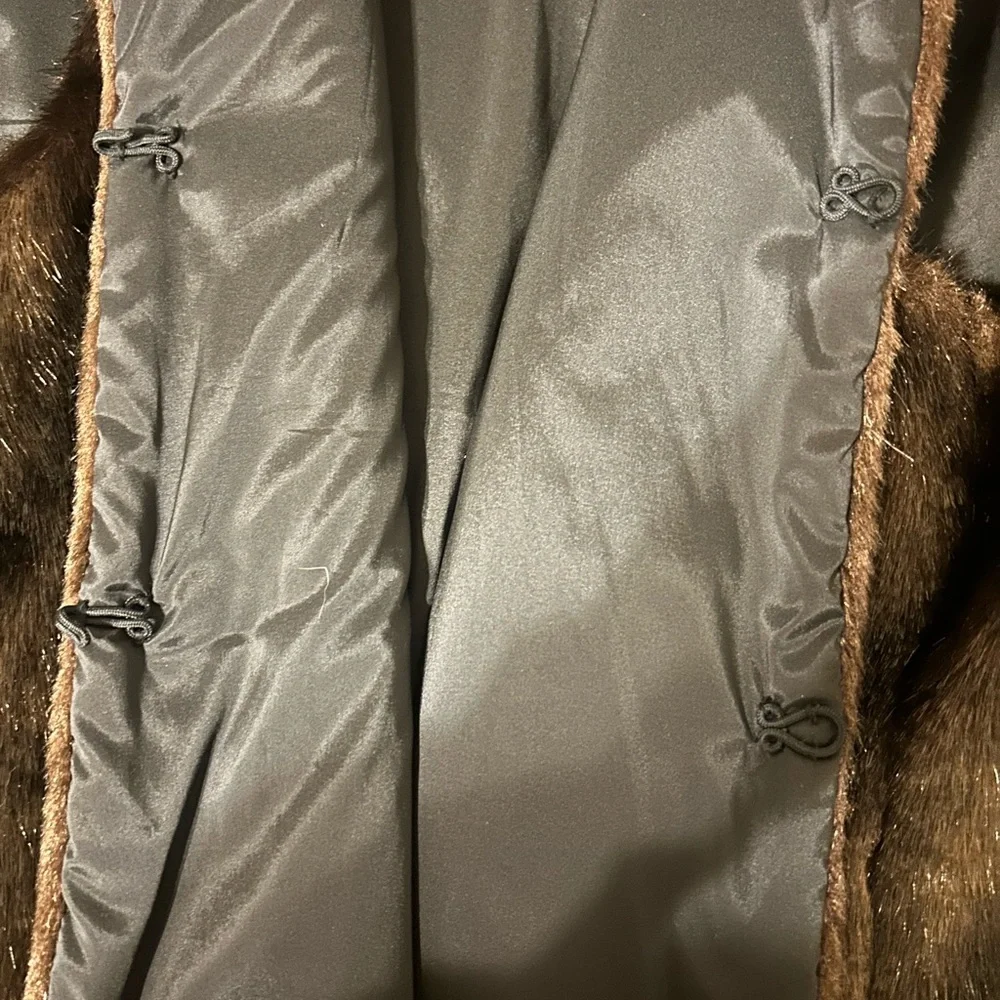 Jones New  YORK, Beautiful faux fur vest jacket is dark - Picture 9 of 11